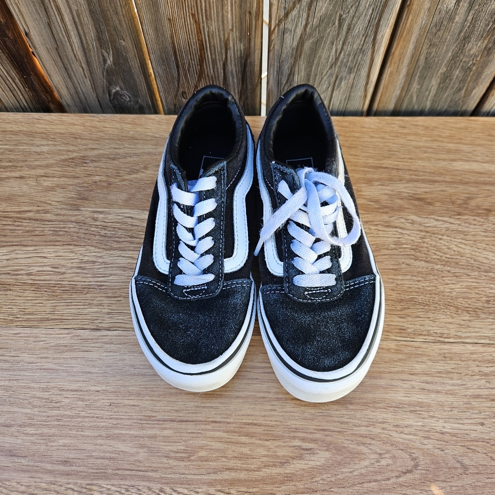 Vans Kids Black and White Sneakers 13 - Picture 4 of 16